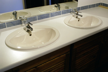 deux lavabos