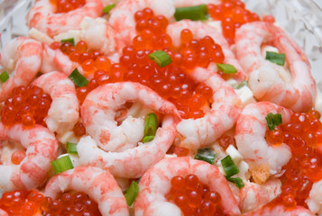 king tiger prawn with red roe and onion