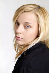 Naklejka premium woman with blond hair and black jacket