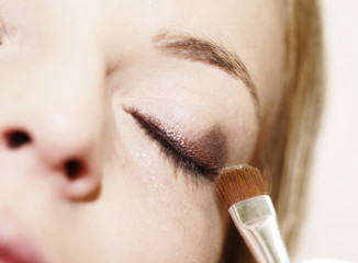 Naklejka premium Eye - woman applying make up