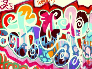 Detalle de un graffiti en un muro