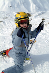 Fototapeta na wymiar enfant au ski