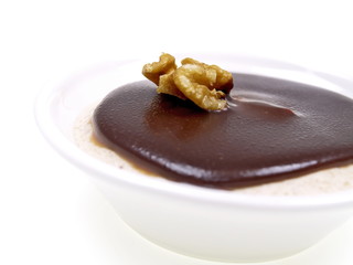 creme dessert mit schokosauce