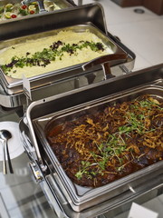 heiße büffet gerichte fisch, fleisch, kartoffelpüree