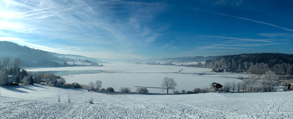 lac enneigé