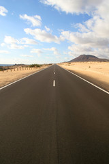 Strada tra deserto e oceano