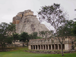 Fototapeta na wymiar Mexique pyramide de Uxmal
