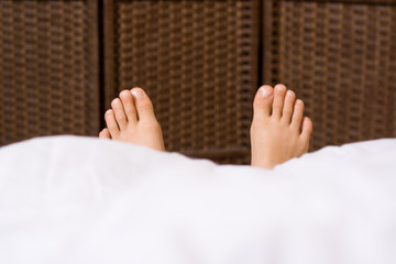 Petits pieds dans lit © Chlorophylle