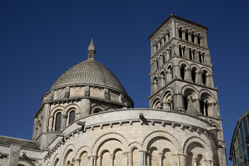 Dôme et clocher de la cathédrale Saint-Pierre