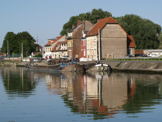 Fototapeta na wymiar Canal bank at Chauney, France