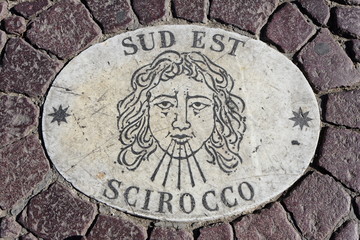 Au pied de l'obélisque Place Saint-Pierre - Vatican, Rome