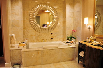 tub and mirror