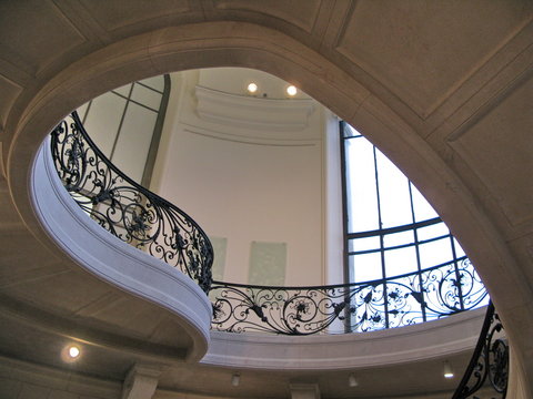 Escalier de pierre avec rampe ouvrag&eacute;e, Petit Palais , Paris