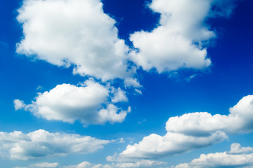 Obraz premium beautiful clouds on background blue sky