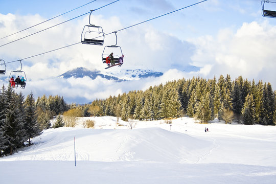 T&eacute;l&eacute;si&egrave;ge en station de ski.