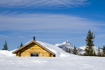 A shelter in the Caascade mountains in Winter