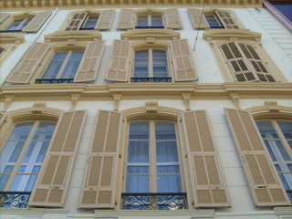 façade caractere