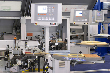 Woodworking machines with computer control units