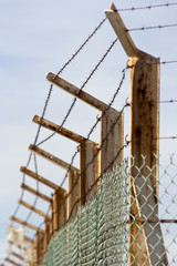 Barbelés : camp de rétention