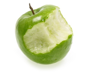 grüner angebissener apfel