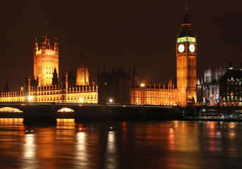 Fototapeta premium Westminster parliament with Big Ben at night