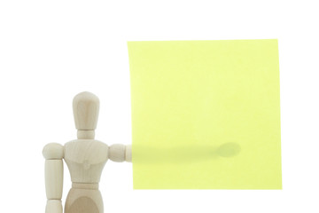 Maniin holds yellow note