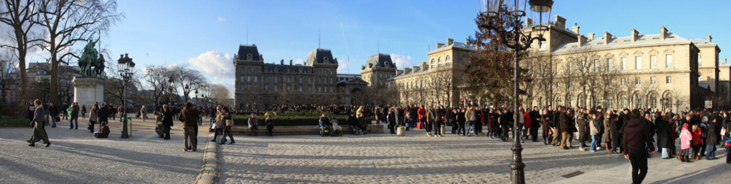 parvis de notre-dame