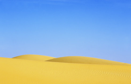 Desert dunes landscape, sahara, Algeria, Africa.