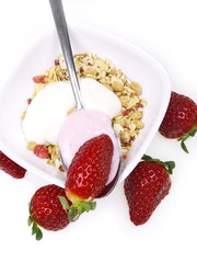 cornflakes mit erdbeerjoghurt