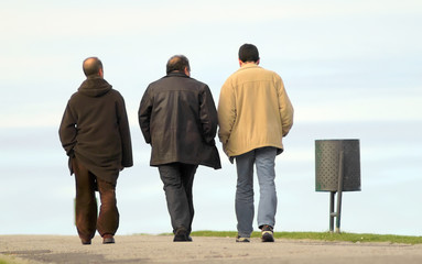 Hombres caminando