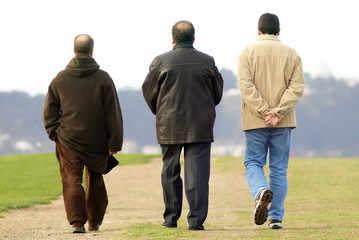 Hombres caminando