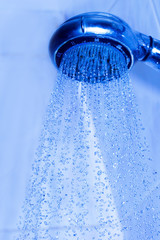 Naklejka na ściany i meble prysznic z kropli wody w łazience