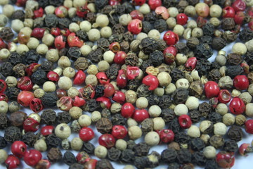 Bunte Pfefferkörner, ungemahlen