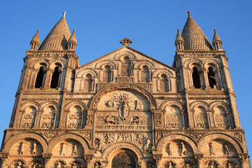 Fa&ccedil;ade de cath&eacute;drale Saint-Pierre