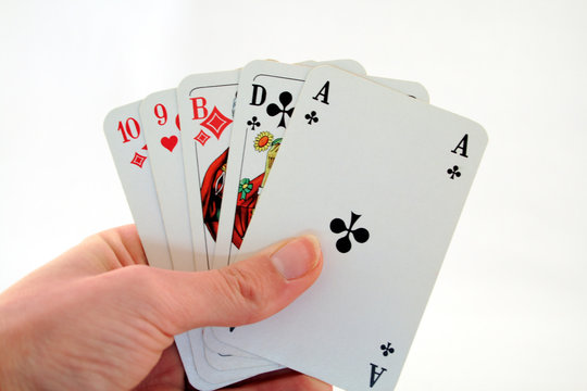 spielkarten in der hand