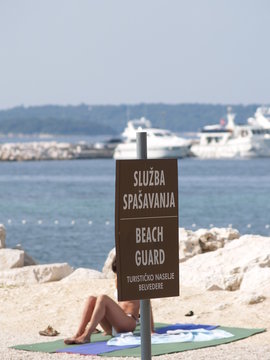 Schild am Strand