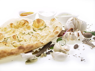 indisches tandoori naan brot mit kräutern