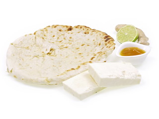 indisches tandoori naan brot mit paneer käse