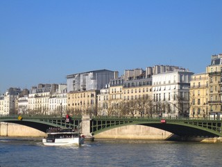 Naklejka premium Péniche sur la Seine