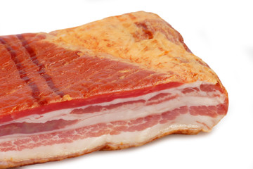 Bauchfleisch auf hellem Hintergrund