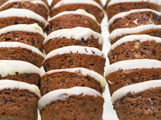 nussmuffins mit weisser schokolade