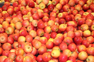 Apples for sale in supermarket