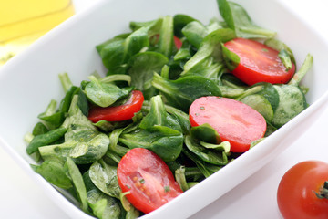 Feldsalat mit Tomaten