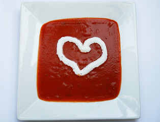 tomatensuppe mit sahneherz