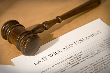 last will and testament form with gavel