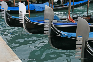 Fototapeta na wymiar Some pictures of the real typical boat of Venice: the gondola