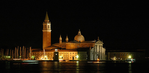 Fototapeta na wymiar L'Ile de San Giorgio Maggiore la nuit