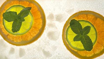 lime and orange segments whith mint