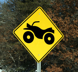 warning sign for four wheeler crossing - obrazy, fototapety, plakaty