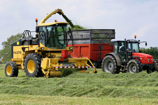 ensileuse et tracteur
